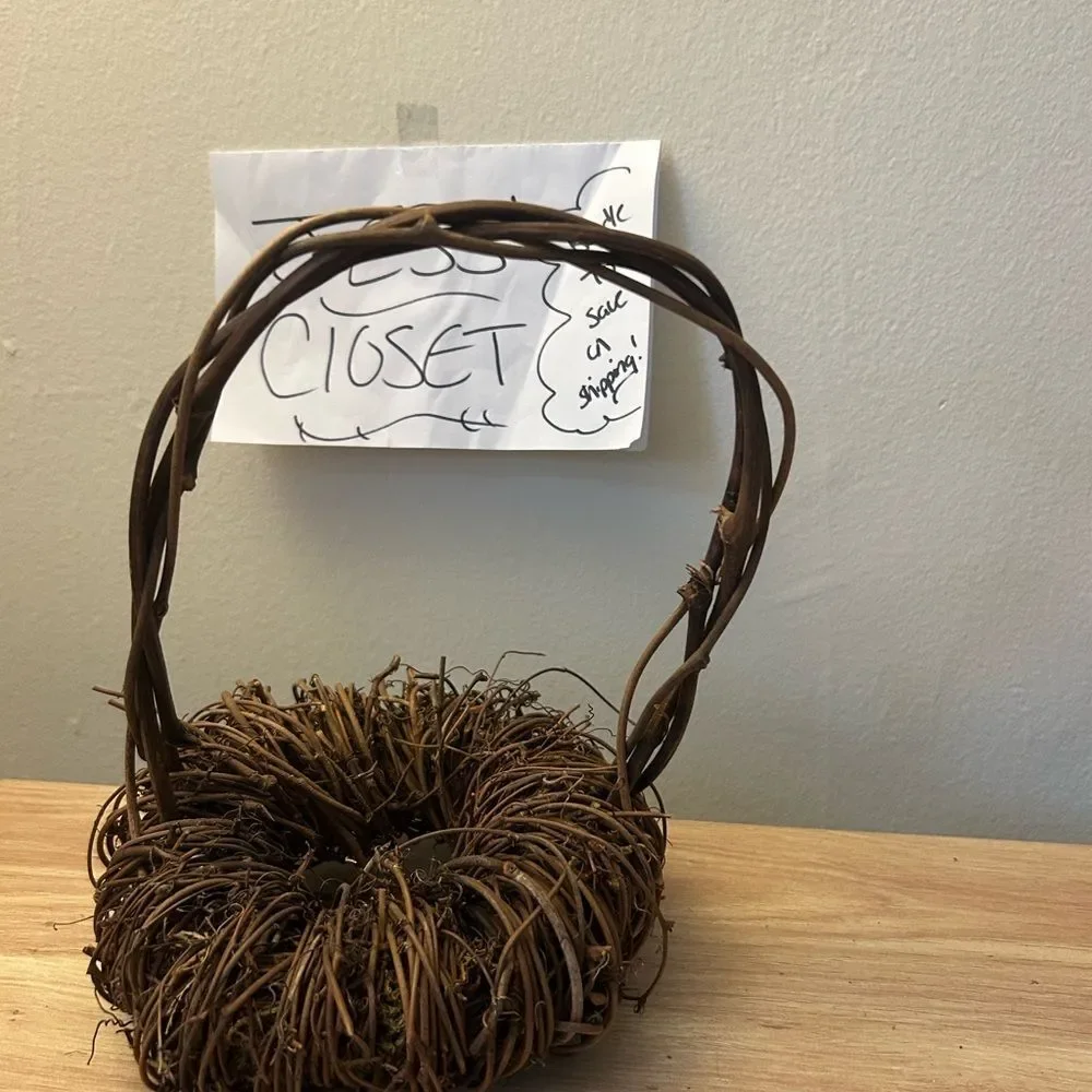 Rustic Grapevine Wreath Basket - Brown
